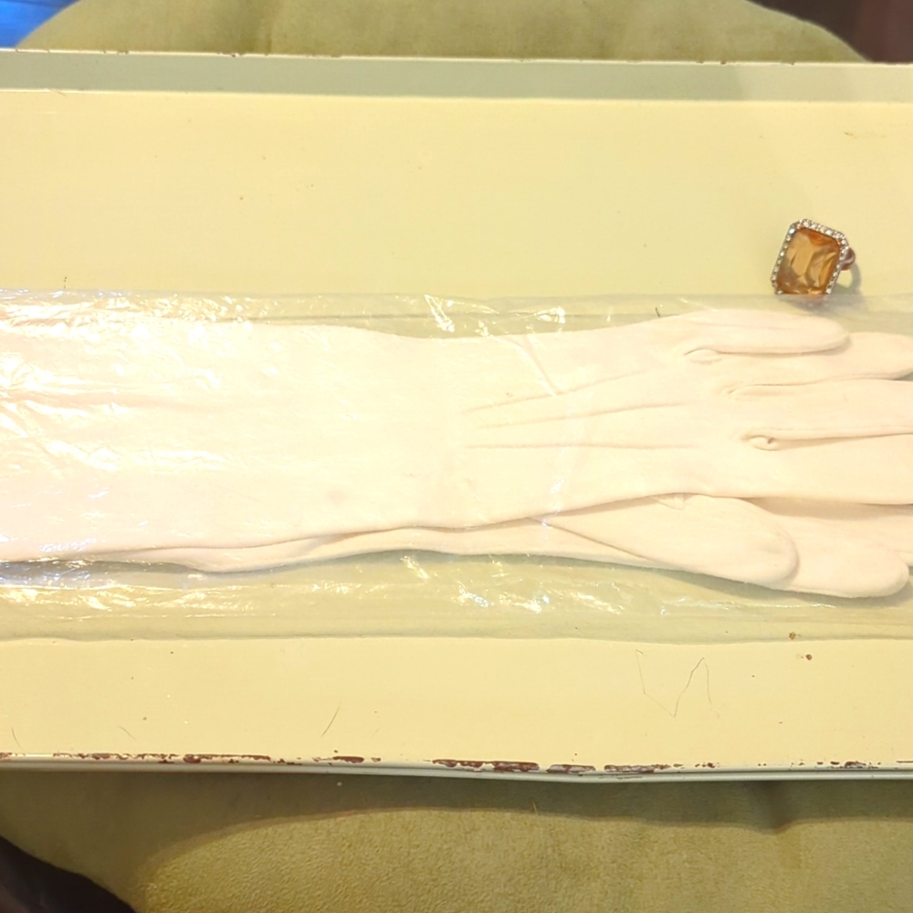 Pristine, white, suede gloves--Vintage